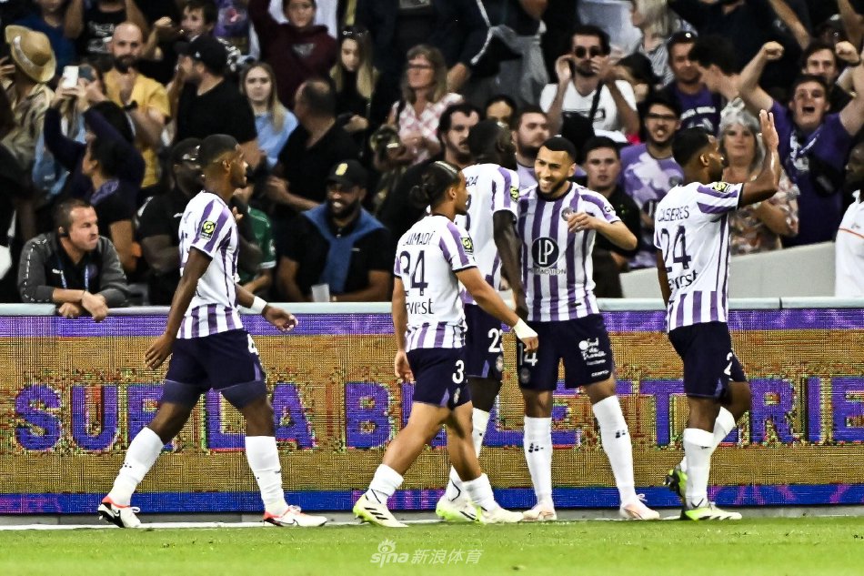 崭露头角 崭露头角